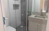 In-room Bathroom 7 MGui 307 - Apartamento Centro de Bombinhas