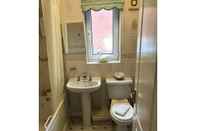 In-room Bathroom 42 Beaumont Rise Rental - Worksop