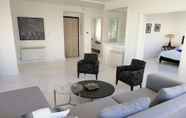 Ruang Umum 2 Luxurious Apartment in le Palace