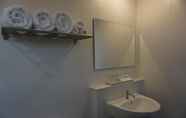 Toilet Kamar 4 iSilver Hotel