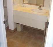 Toilet Kamar 7 SkyView Swift Current