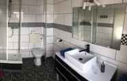 Toilet Kamar 4 Pension Lume