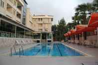 สระว่ายน้ำ Ata Hotel Kumburgaz