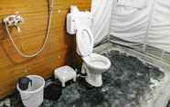 Toilet Kamar 2 Hotel Nubra Delight and Camps