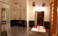 In-room Bathroom 7 Manoir d'Orbe