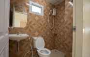 In-room Bathroom 4 A.E. Richy Home