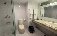 In-room Bathroom 5 Hotel Kollol By J & Z Group