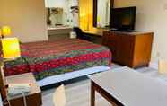 Bedroom 3 Morganhill Inn Motel