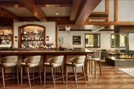 Bar, Cafe and Lounge The Ritz Carlton Club 3 Bedroom Mountain View Apartment