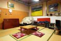 Lobby Guesthouse Tomoshibi - Hostel