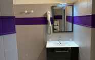 In-room Bathroom 2 Les Pins Blancs de Provence