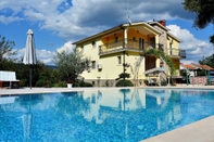 Swimming Pool Holiday House Estera