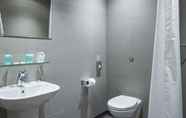 In-room Bathroom 7 Elite Athlete Centre and Hotel