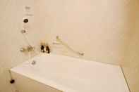 Toilet Kamar Rembrandt Hotel Ebina