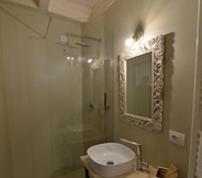 In-room Bathroom 6 Comera