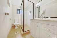 In-room Bathroom Driftwood On The Beach