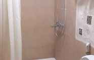 In-room Bathroom 2 Apartemen Senayan