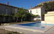 Swimming Pool 2 Domaine de la Ramade