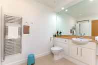 Toilet Kamar Bright Comfy 2 bed in trendy Dalston