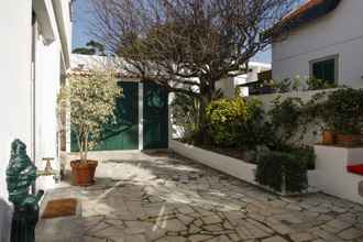 Bên ngoài 4 Cushy Apartment with garden in Estoril