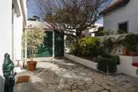 Exterior Cushy Apartment with garden in Estoril