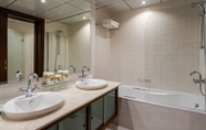 In-room Bathroom 2 One Perfect Stay - 3BR at Al Sahab