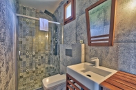 In-room Bathroom Adavillas Vintage Superior 102