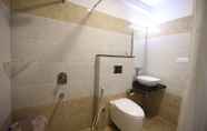 In-room Bathroom 7 Hotel Bauji Palace