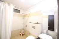 In-room Bathroom Hotel Bauji Palace