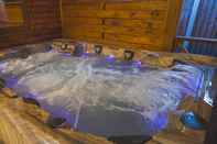 Entertainment Facility Brook Barn with Sauna & Hot Tub