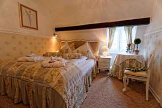 Bedroom 4 Burghaus & Villa Kronenburg