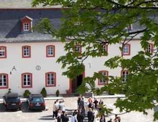 Bangunan 2 Burghaus & Villa Kronenburg