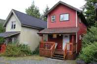 Exterior West Wind Cottage