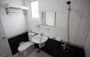 Toilet Kamar 2 Sally's Home