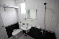 Toilet Kamar Sally's Home