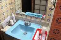 Phòng tắm bên trong Yoshi's House