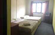 Kamar Tidur 6 Pines and Roses Hotel