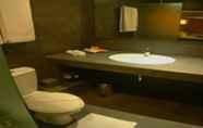 In-room Bathroom 5 Heritage Habarana Resort