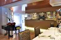 Bar, Cafe and Lounge Hotel Restaurant Le Domaine des Oliviers