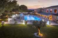 Swimming Pool Hotel Restaurant Le Domaine des Oliviers