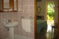 In-room Bathroom La Via Del Mare