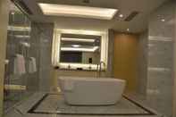 In-room Bathroom Linyi Damei Grand New Century Hotel