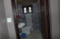 Toilet Kamar Buddha Shanti Lodge Backpackers paradise