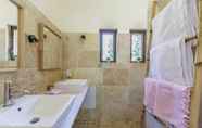 In-room Bathroom 7 Lodges Park Castellet Provence