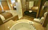 Toilet Kamar 3 Tranquil Sea Hotel