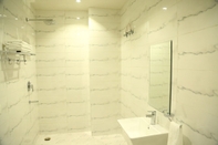 In-room Bathroom Hotel Bhumi Residency