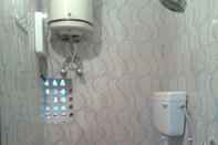 Phòng tắm bên trong Maheshwari Residency