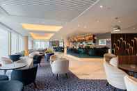 Bar, Cafe and Lounge Hilton Garden Inn London Heathrow Terminal 2 and 3