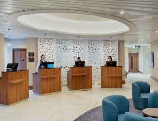 Sảnh chờ 2 Hilton Garden Inn London Heathrow Terminal 2 and 3