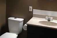 Toilet Kamar 99 Mile Motel